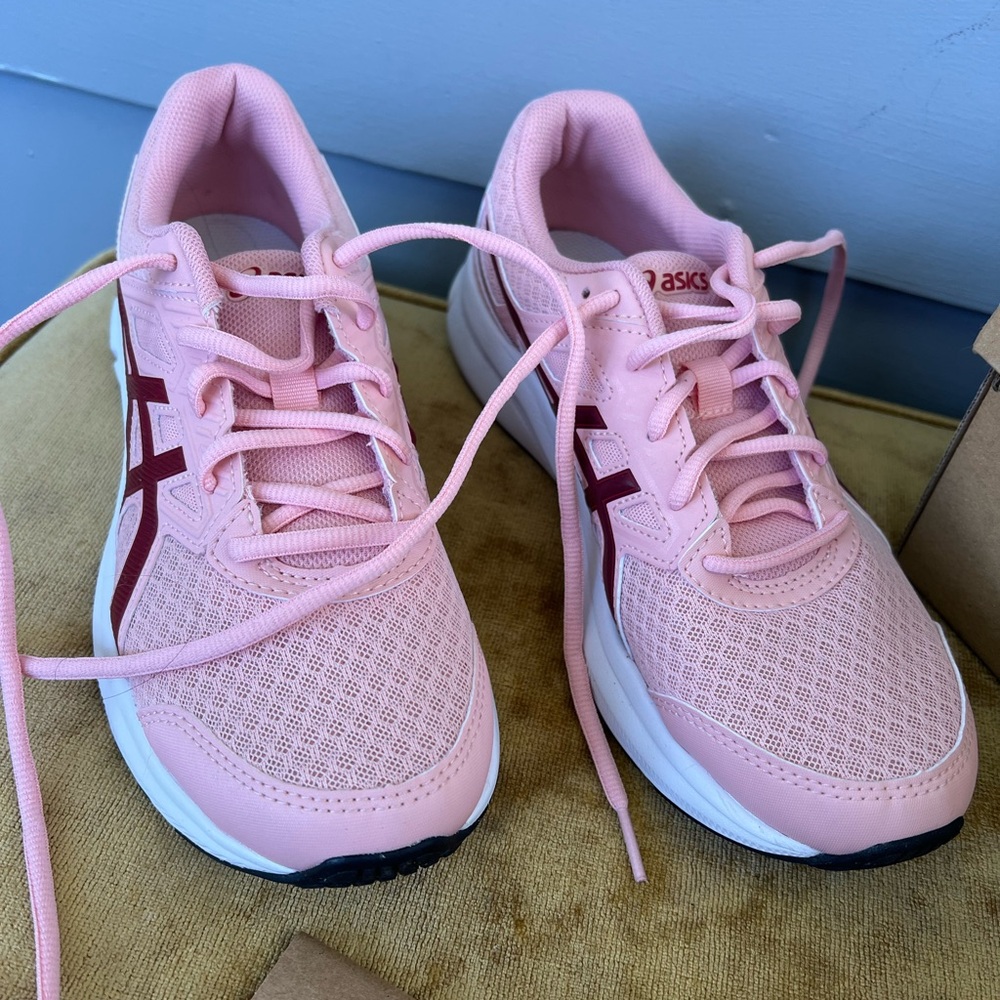 Asics Women's  Jolt 3 PinkRunning Sneaker size 8